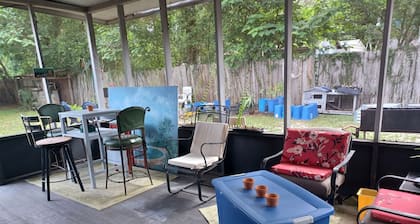 Cupcake Cabin Mini 1-bed 1 bath getaway in Jacksonville