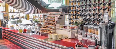Petit déjeuner buffet compris tous les jours