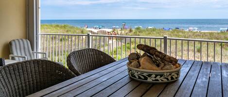 屋外ダイニングエリア