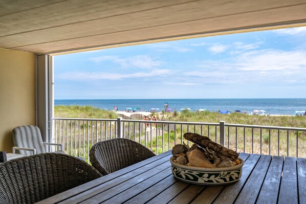 Outdoor dining - Calypso Condominiums unit 101 Ocean City Maryland condo rental (Ocean City)