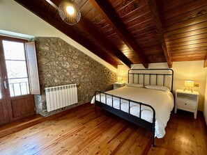 6 habitaciones, tabla de planchar con plancha, wifi y ropa de cama 