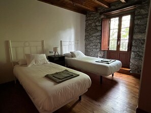 6 soverom, strykejern/-brett, wi-fi og sengetøy