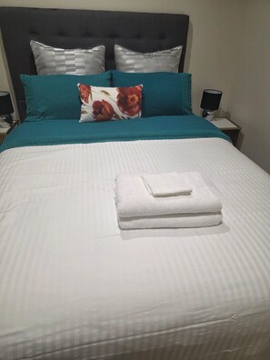 4 chambres, fer et planche à repasser, Wi-Fi, draps fournis