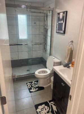 Suihku, hiustenkuivaaja