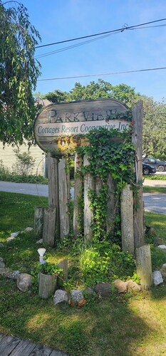 Our Parkview Cottage - 1 block from Stearns Beach Ludington