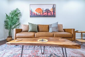 Smart-TV, Kamin, Bücher