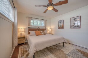 3 chambres, fer et planche à repasser, Wi-Fi gratuit, draps fournis