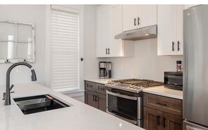 Micro-ondes, four, plaque de cuisson, lave-vaisselle