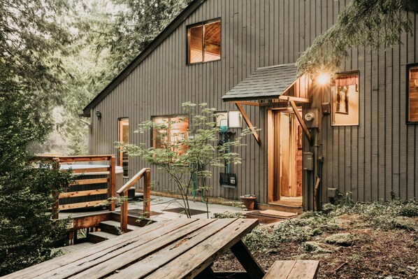 Exterior - Snowline Cabin #26 -Hot Tub -Wi-Fi -A/C -Game Room (Glacier)