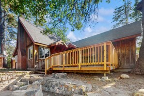 Exterior - Updated, Dog-friendly Cabin with Fireplace, Washer and Dryer Near Lake (Shaver Lake)