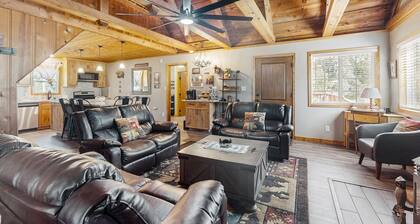 Updated, Dog-friendly Cabin with Fireplace, Washer and Dryer Near Lake