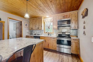 Fridge, microwave, oven, stovetop - Updated, Dog-friendly Cabin with Fireplace, Washer and Dryer Near Lake (Shaver Lake)
