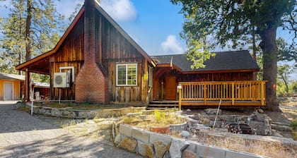 Updated, Dog-friendly Cabin with Fireplace, Washer and Dryer Near Lake