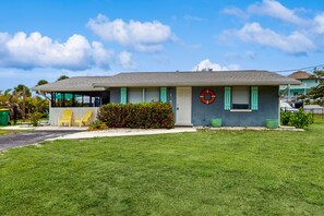 Exterior - Cozy retreat with fenced yard, boat dock, and washer & dryer (Englewood)