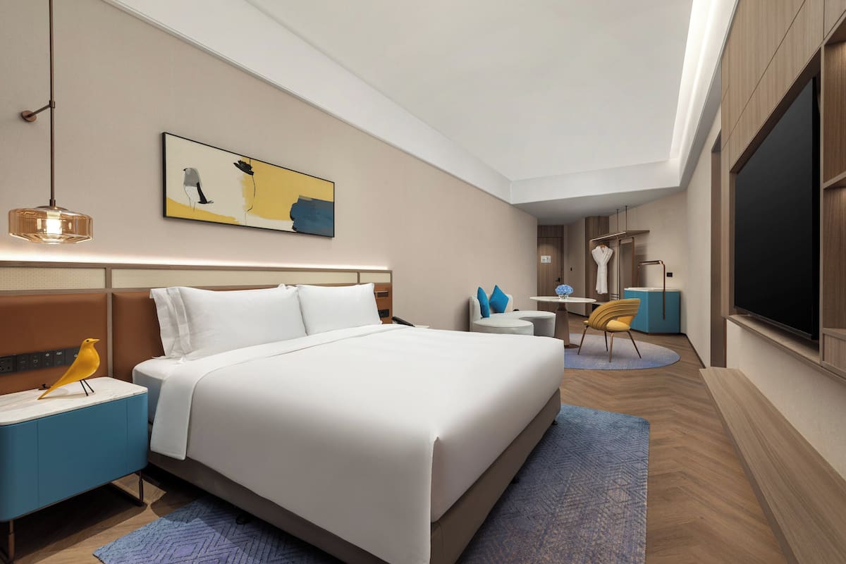 1 Super King Grand | Premium bedding, down comforters, free minibar, blackout drapes
