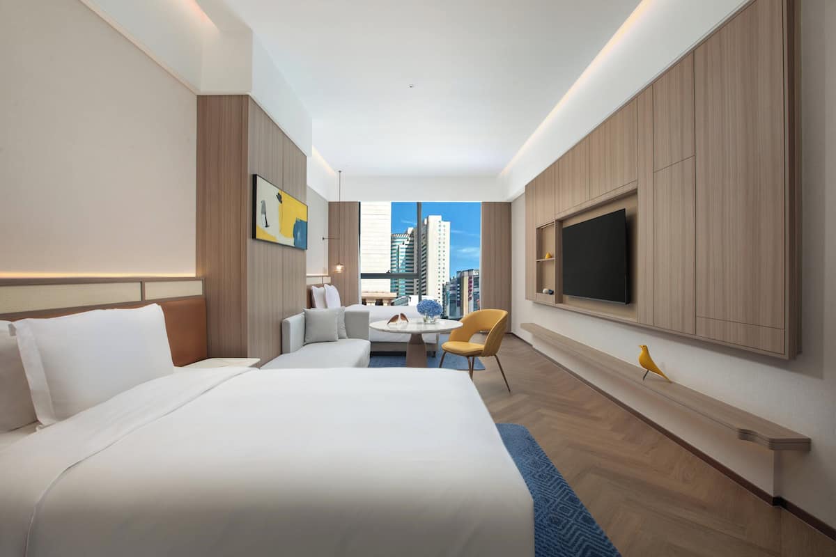 Premium bedding, down duvets, free minibar, blackout curtains