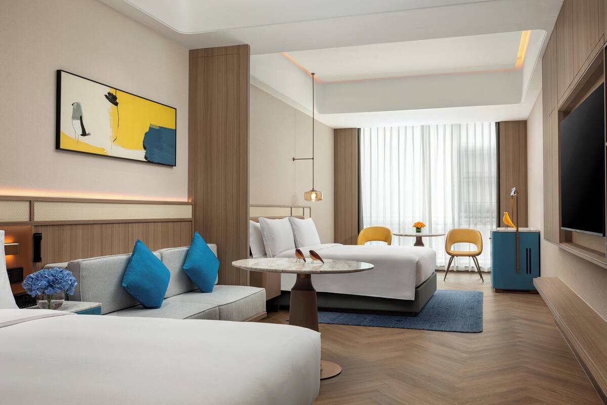 Premium bedding, down duvets, free minibar, blackout curtains