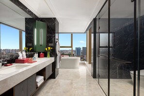 Presidential Suite, 1 Twin Bed (HUALUXE) | Bathroom | Towels - Hualuxe Handan by IHG (Handan)