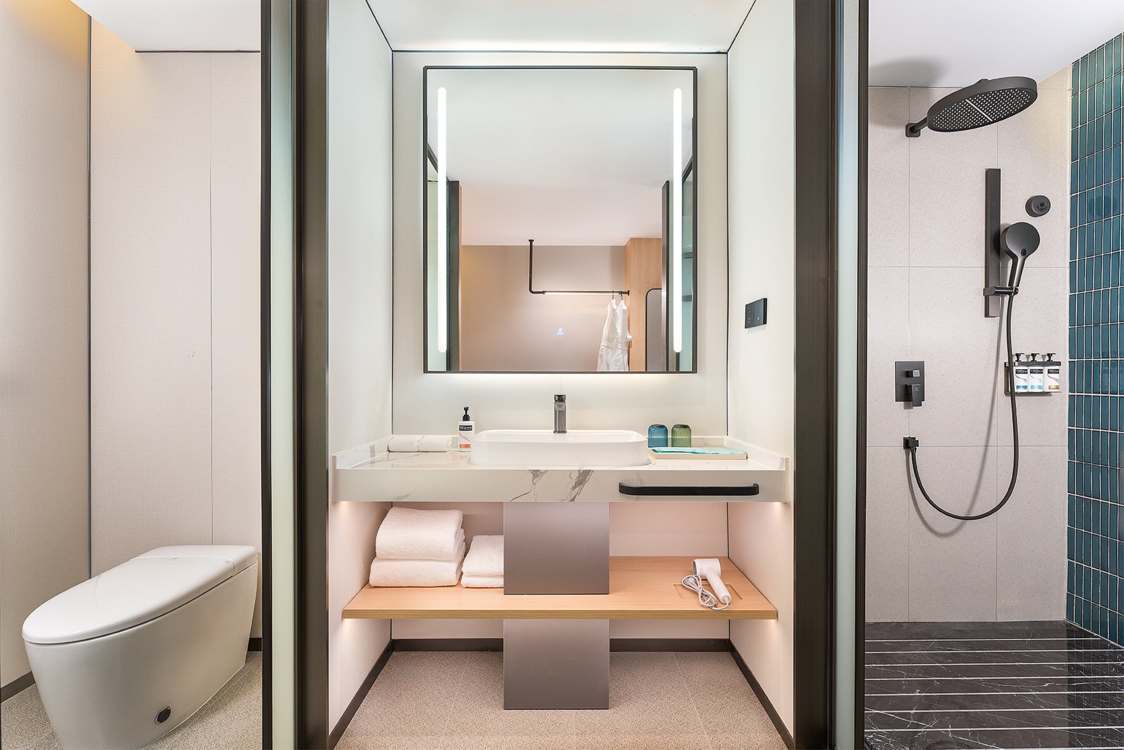 Couette en duvet, bureau, espace de travail pour ordinateurs portables