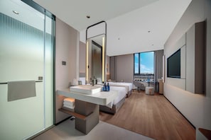 Premium bedding, down comforters, laptop workspace, blackout drapes - Holiday Inn Express Shanghai On The Bund by IHG (Shanghai)