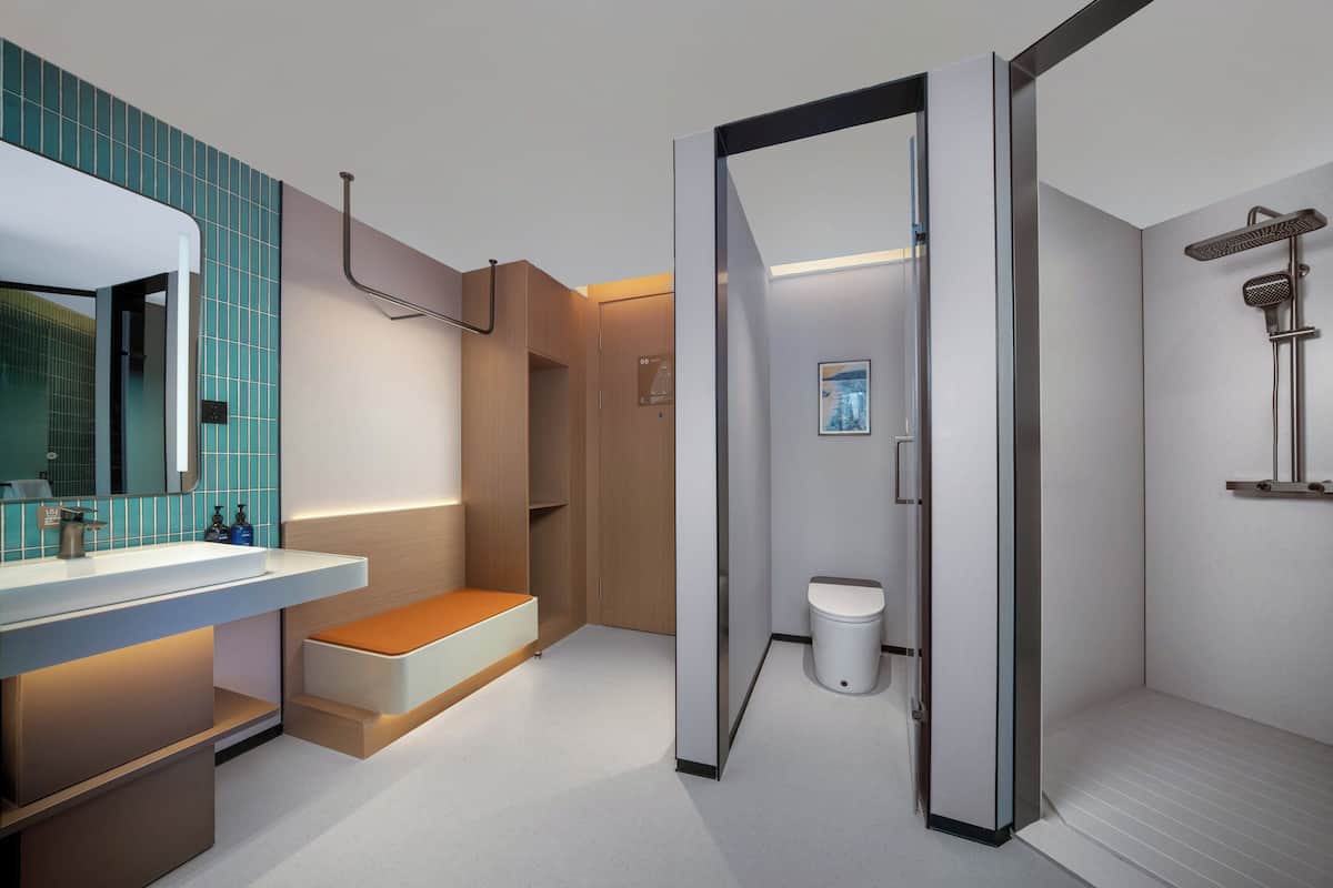 Room, 1 King Bed, City View (Extra Floor Space) | Premium bedding, down duvets, laptop workspace, blackout curtains