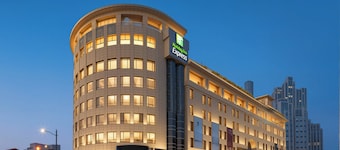 Holiday Inn Express Shanghai On The Bund by IHG