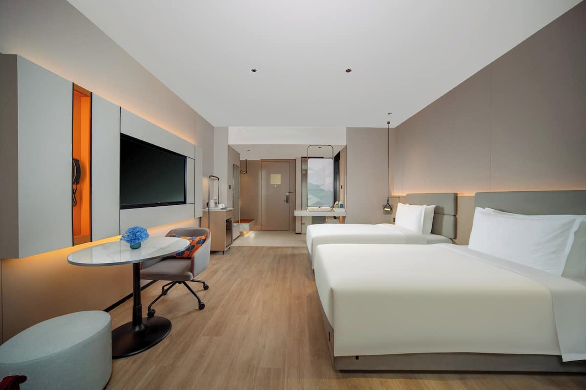 Quarto standard, várias camas | Roupas de cama premium, edredons de pluma
