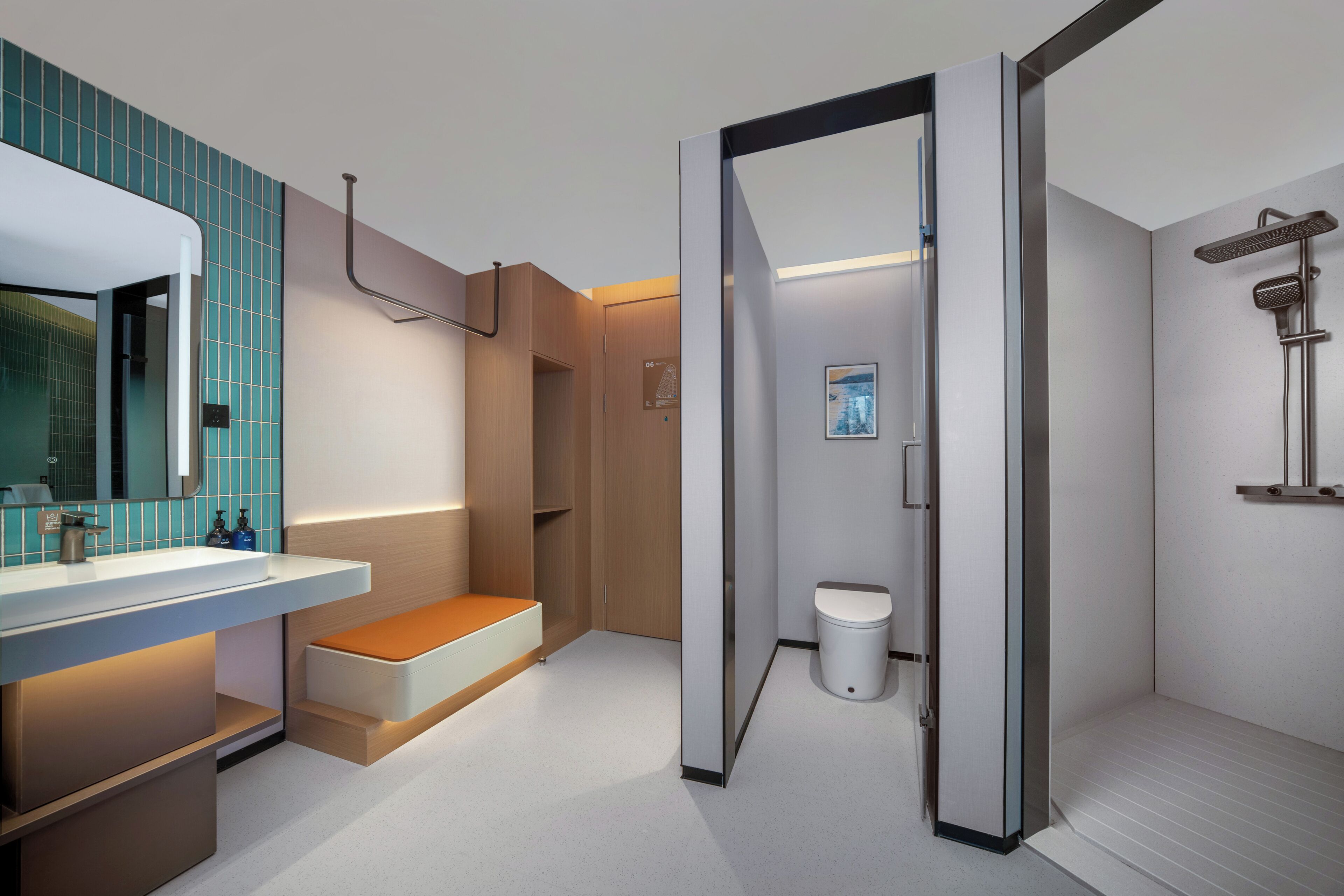 Un baño moderno con un lavabo blanco, tocador de madera y zona de ducha.