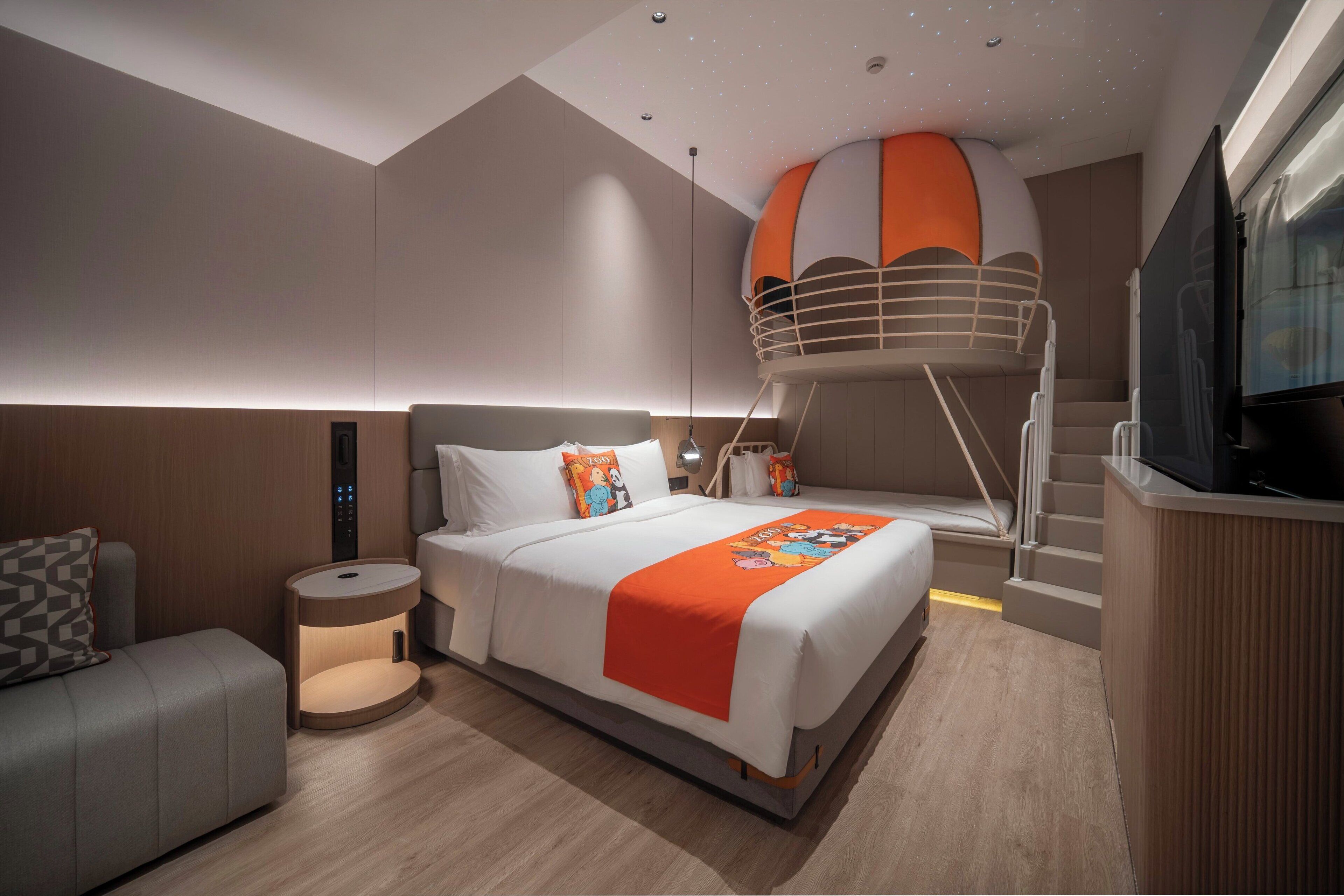 童话主题房（主题随机） | 高档床上用品、羽绒被、笔记本电脑工作区、遮光窗帘