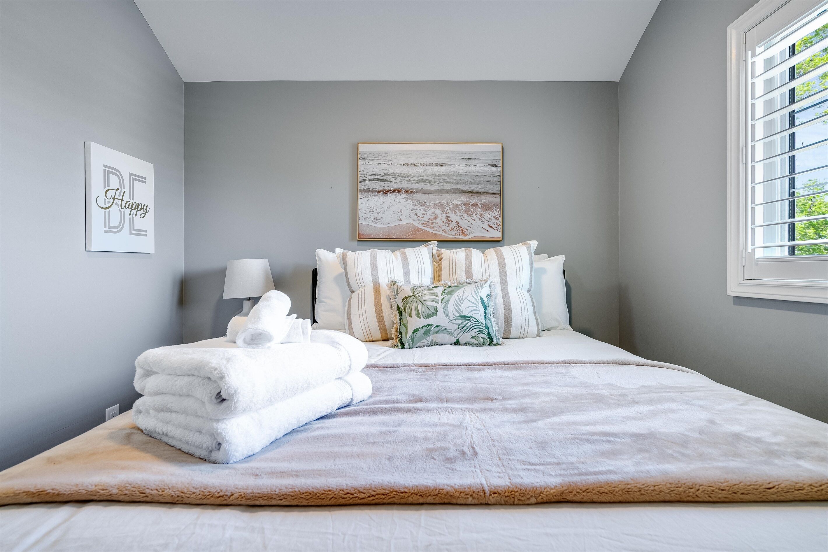 3 bedrooms, desk, iron/ironing board, travel cot