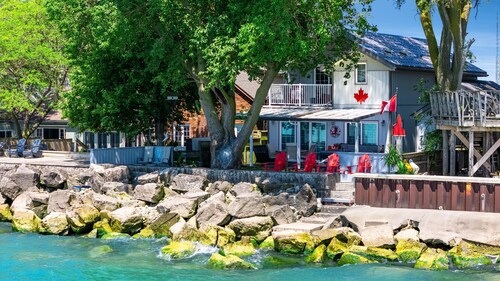 Peaceful Point Lakehouse with Hot tub