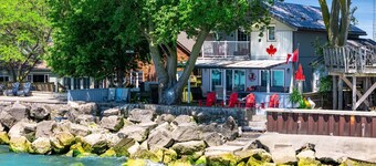 Peaceful Point Lakehouse with Hot tub