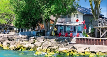 Peaceful Point Lakehouse with Hot tub