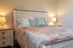 House | 4 bedrooms - 273 Beach Therapy Cottage With Private Hot Tub (Osoyoos)