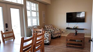 Unclassified image, 5 of 47, button - 273 Beach Therapy Cottage With Private Hot Tub (Osoyoos)