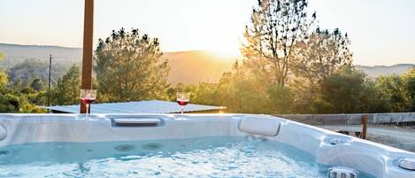 Tina de hidromasaje al aire libre