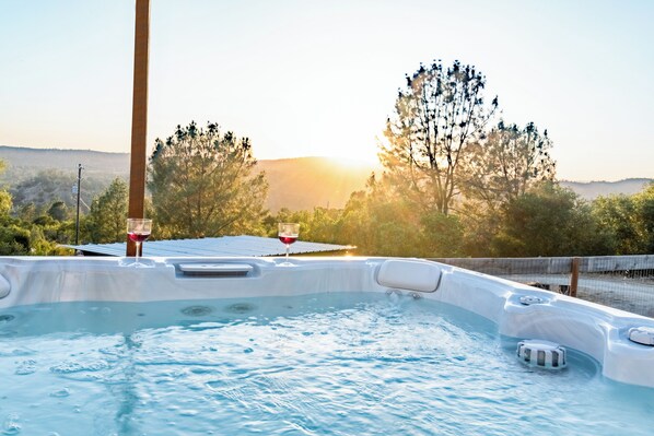 Outdoor spa tub
