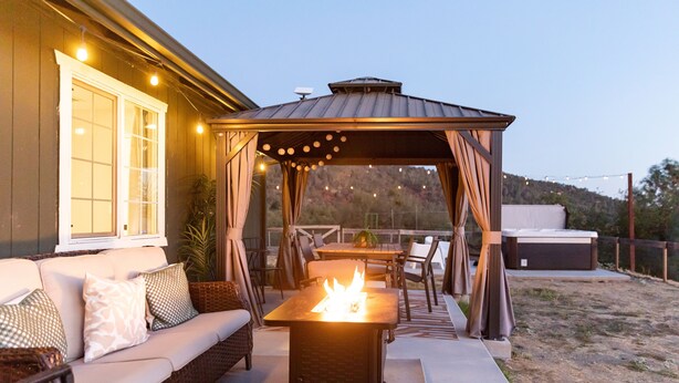 Outdoor dining - ColdPlunge/ HotTub/ Firepit/ BBQ/ Pet Friendly/ SunsetViews near Yosemite (Coarsegold)