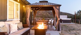 ColdPlunge/ HotTub/ Firepit/ BBQ/ Pet Friendly/ SunsetViews near Yosemite