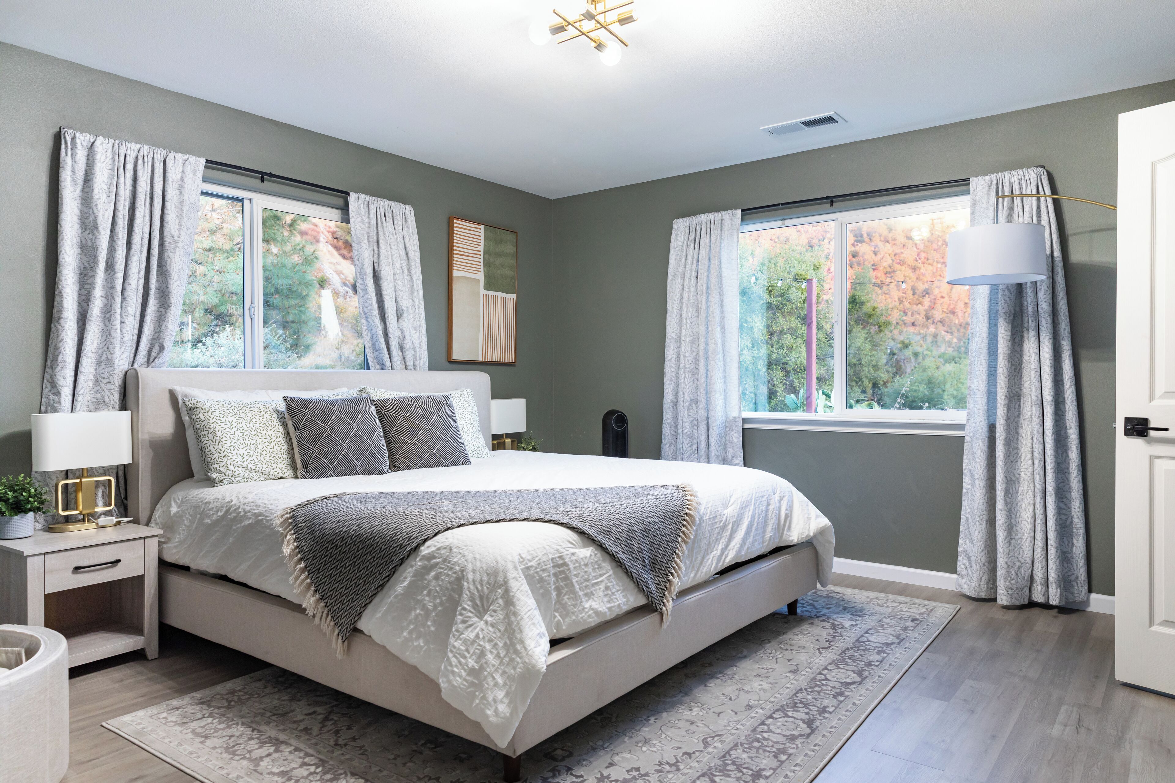 3 多间卧室、办公桌、旅行婴儿床、WiFi