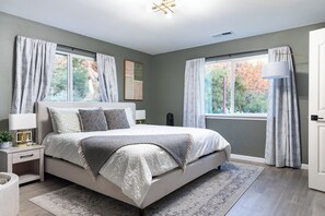 3 chambres, bureau, lit de bébé portatif, Wi-Fi