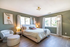 3 bedrooms, travel crib, WiFi, bed sheets