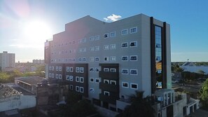 A multi-story building with a flat roof, several windows, and a visible sign. - Grand Maison Hotel (Porto Velho)