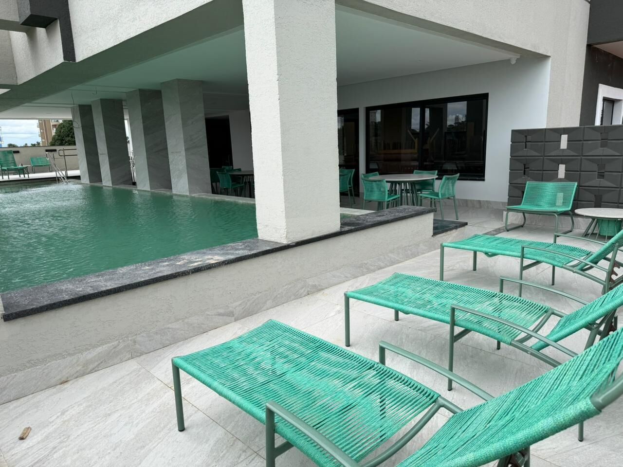 14 من حمّامات السباحة المغطاة