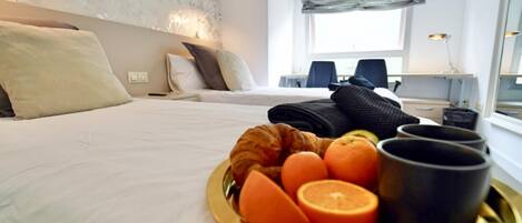 Strygejern/strygebræt, internetforbindelse, sengetøj