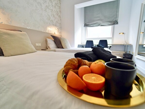 Strykejern/-brett, internettilgang og sengetøy