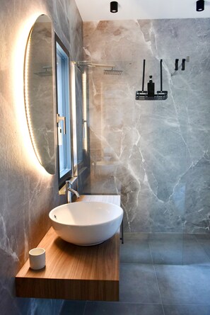 Shower, hair dryer, bidet - Villa Moddissi charm with pool (Morcone)