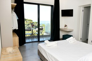 4 bedrooms, WiFi, bed sheets