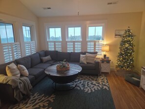 Smart TV, table tennis