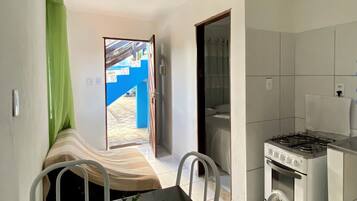 Apartamento econômico | Cozinha privada | Geladeira